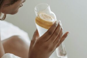 Read more about the article 10 Best Ways To Hydrate Dry Skin